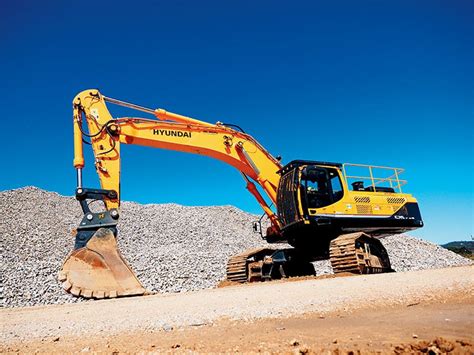 Six Best Excavators Over 30 Tonnes Test