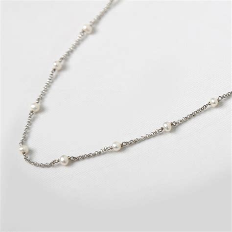 STRAND OF PEARLS NECKLACE-SILVER