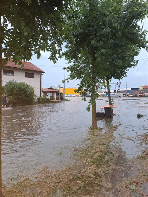 Nevrijeme Poharalo Samobor Jak Vjetar Pra En Ki Om Kidao Stabla