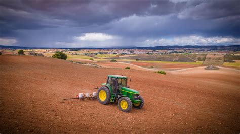 SIEMBRA DE GIRASOL JOHN DEERE 6820 CULTIVADOR JOHN DEERE 6810