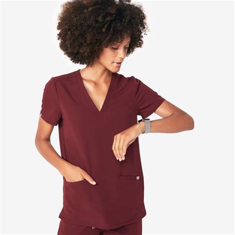 Women S Black Casma Three Pocket Scrub Top Fit Scrubs Scrubs Scrub Tops