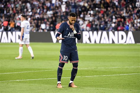 Mercato Neymar poussé vers la sortie 2 postes ciblés par le PSG