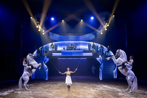 Folies Gruss le nouveau spectacle des 50 ans du cirque équestre