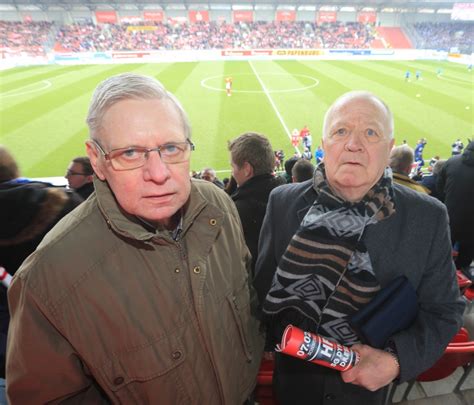 Bernd Bransch ist tot Fußball Fans trauern Hallescher FC Legende