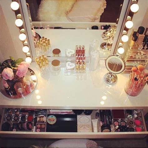 30 tocadores con espejo con luces que te encantarán Makeup rooms