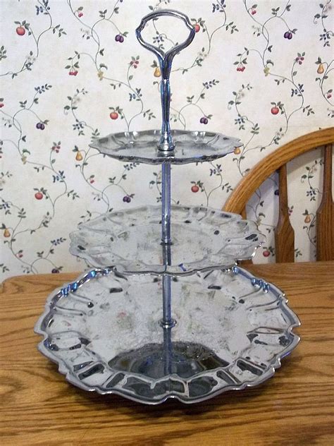 Scalloped 3 Tier Chrome Tidbit Serving Tray