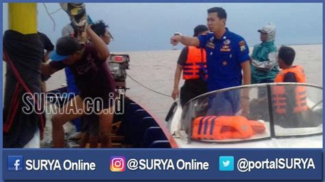 Breaking News Kapal Dihantam Ombak Dua Nelayan Pasuruan Hilang Di