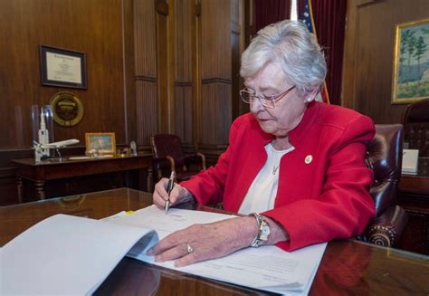 Kay Ivey Fitsnews