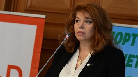 Илияна Йотова: Дигитална грамотност, критично мислене и емоционална ...