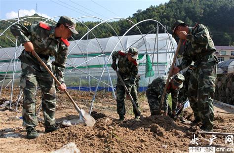 武警福建总队三明支队官兵积极投身驻地灾后重建 央广网