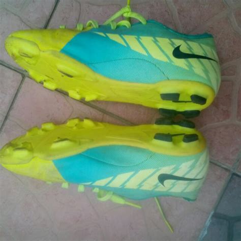 Football boots for kids, Men's Fashion, Footwear, Boots on Carousell