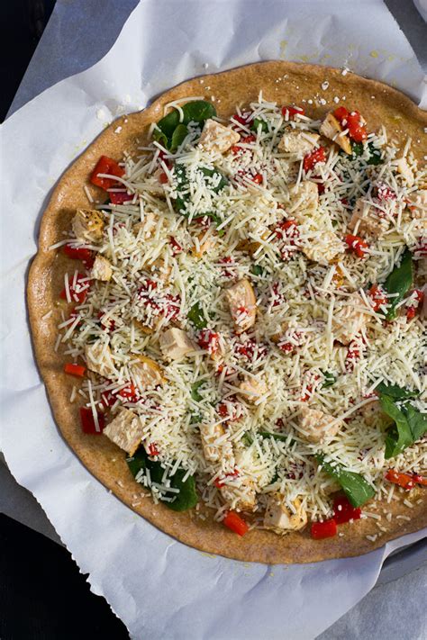 Spinach Roasted Red Pepper And Chicken Pizza With Garlic Whole Wheat Crust