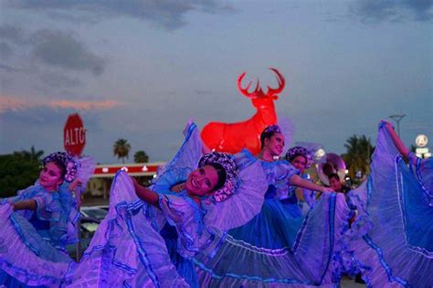 Con Fiesta Cultural Inauguran La Escultura Del Venado Rojo Titulada El