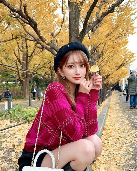 美女美容事情さんのインスタグラム写真 美女美容事情instagram「《イチョウと美女🪭💛🍂》 ⁠ リポストを使って素敵な美女の投稿