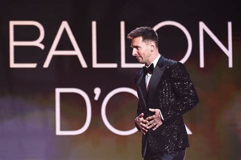 Messi Vince Il Pallone D Oro Davanti A Lewandowski Rabbia Di Cristiano