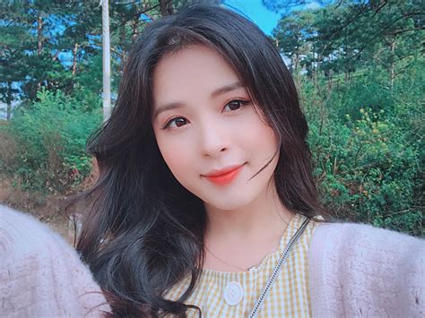 Hot Girl D N T C T Y Ng I Thi Hoa H U Ng I L Streamer N I Ti Ng G Ng M T Tr Znews Vn