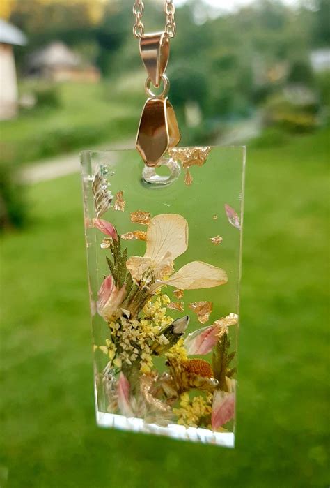 Epoxy Resin Dried Flowers Necklace