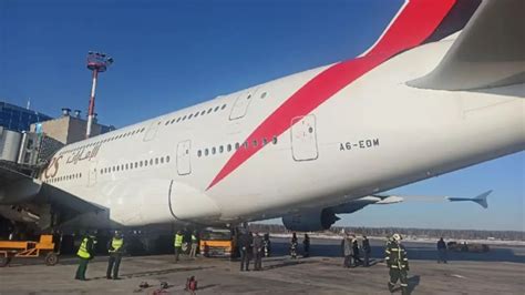 TV8 md Accident șocant Un camion a intrat într un avion după ce