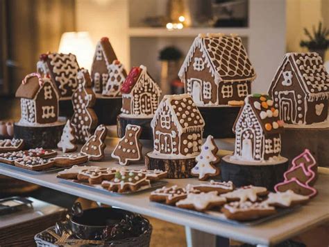 15 Holiday Shelf Styling Ideas for a Festive Touch