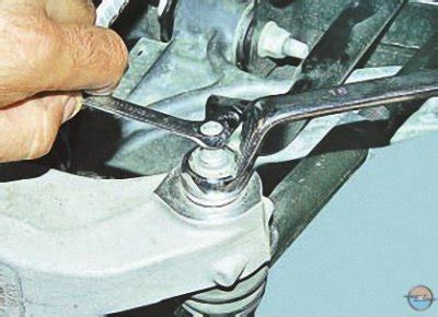 Demontare și instalare articulației de direcție (Opel Astra J 2009-2015 ...