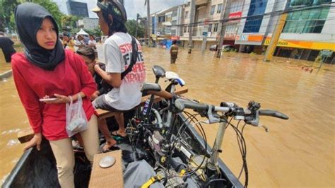 Jakarta Diguyur Hujan Ini Sejumlah Lokasi Yang Kembali Terendam Banjir