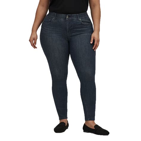 21 Best Jeans For Curvy Women 2024