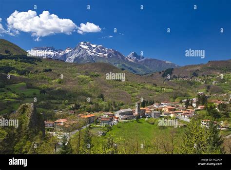 Piazza Al Serchio A Village In The Upper Serchio Valley Apennine