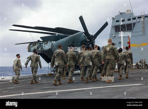 U S Marines Assigned To The 15th Marine Expeditionary Unit Practice