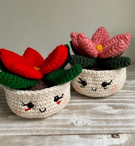 Poinsettia Flower amigurumi pattern - Amigurumi.com