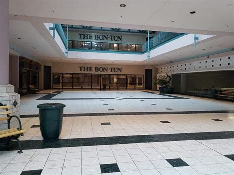 Former Bon Ton At The Johnstown Galleria Johnstown Pa The Label Is