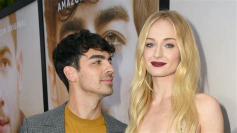 Joe Jonas Almost Kissed Sophie Turners Game Of Thrones Double By