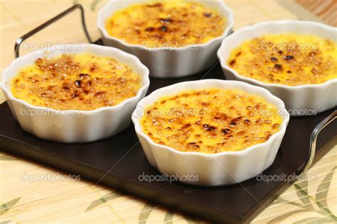 Creme brulee in ramekins — Stock Photo © Studiobarcelona #23395000