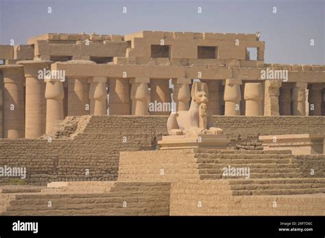 Skulptur Totengott Anubis Gro Er S Ulensaal Hypostyl Ramesseum