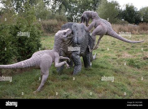 Deinonychus Vs Tenontosaurus