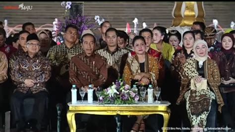 Istana Berbatik Presiden Jokowi Kenakan Motif Batik Raja Raja Terdahulu Simak Makna Filosofis