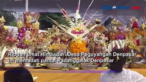 Jelang Nyepi Ribuan Umat Hindu Bali Padati Pantai Padanggalak Denpasar