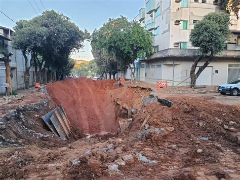 Andamento De Obra Da Cratera Aberta Na Rua Sete De Setembro Deixa