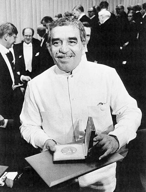 Writer Gabriel Garcia Marquez Holding Nobel Prize Medal Pictures ...