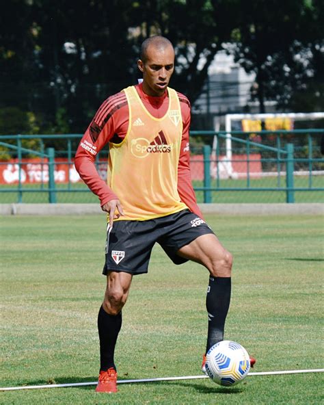 SPNet Escalação do São Paulo Luan retorna de lesão Luciano segue