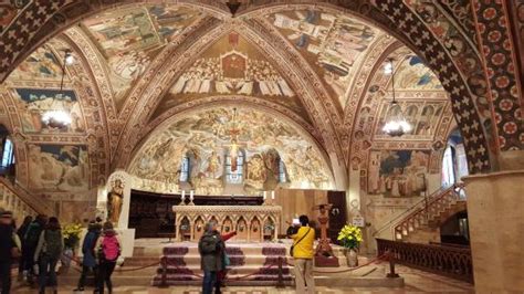 Un Particolare Dell Interno Della Basilica Foto Di Basilica Inferiore Di San Francesco D