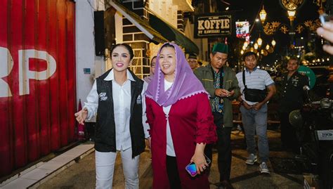 Momen Seru Yenny Wahid Dan Krisdayanti Nyanyi Bareng Masyarakat Malang