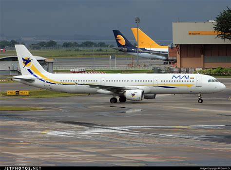 F GYAZ Airbus A321 111 Myanmar Airways International Air