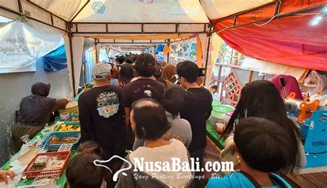 NUSABALI Bazar Ramadan Kampung Jawa Denpasar Diserbu Pengunjung