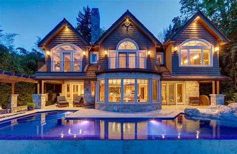 Waterfront estate on Mercer Island, Washington, for sale