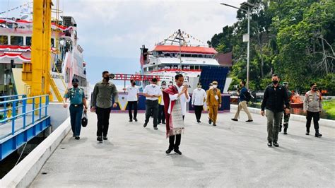 Jokowi Resmikan Pelabuhan Penyeberangan Dan Kmp Di Kawasan Danau