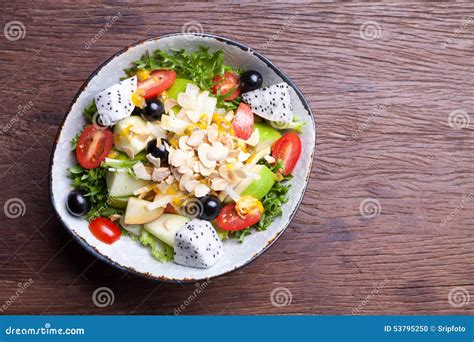 Ensalada De Fruta En El Cuenco Foto De Archivo Imagen De Fruta