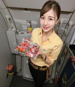 Viral Hot Taiwanese Flight Attendant With Doll Like Features Reckon Talk