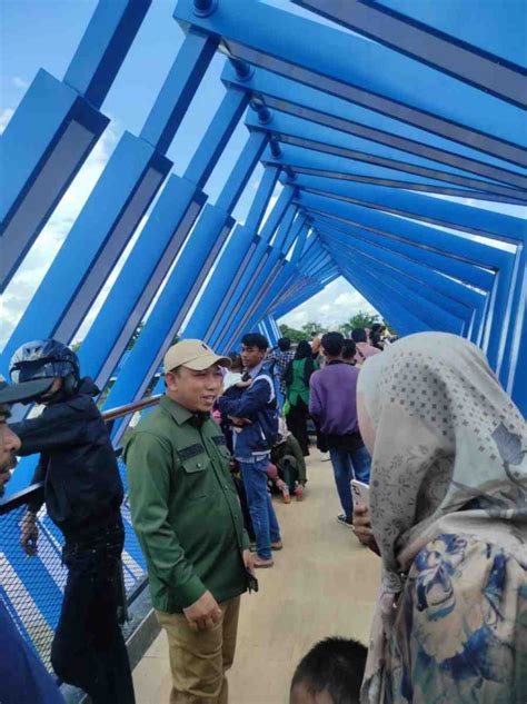 Goriau Ribuan Pengunjung Padati Skywalk Tengku Buwang Asmara Siak Di