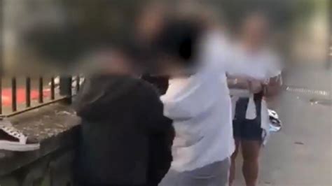 Video Napoli Bambino Picchiato Da Un Coetaneo Episodio Di Bullismo