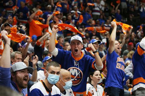 Video: Islanders Fans Chant 'New York Saints' Mocking Boston Bruins HC ...